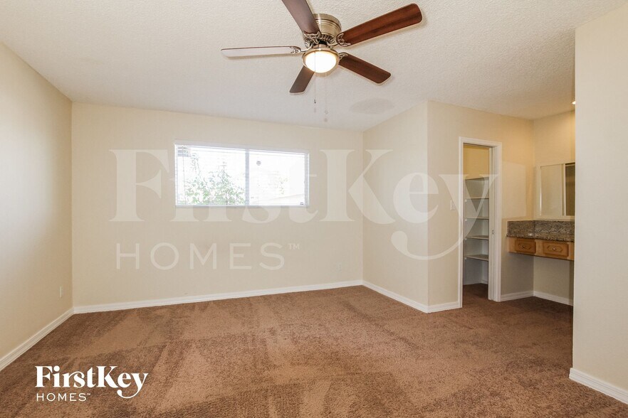 Building Photo - 3827 W Loma Ln