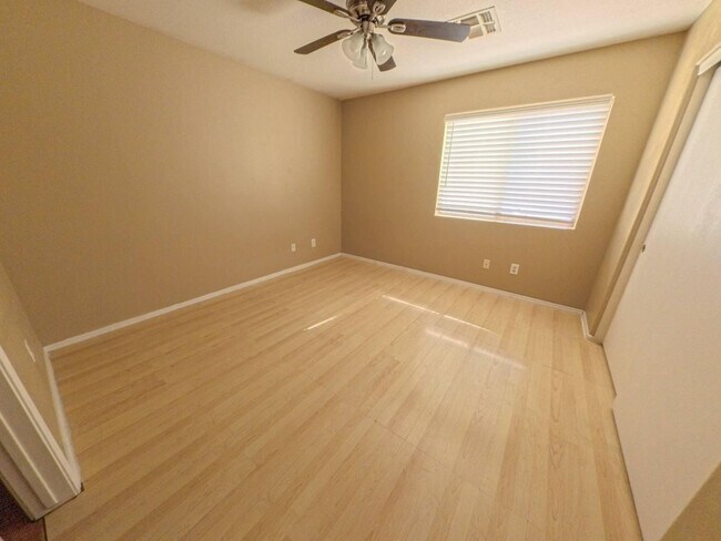 Building Photo - 3913 N 105th Dr