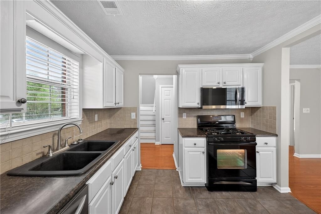 Building Photo - 1418 Shiloh Way NW