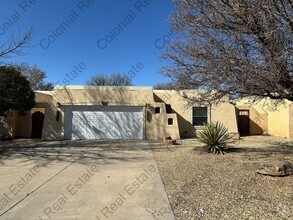 Building Photo - Spacious 3 bedroom, 2 bathroom home