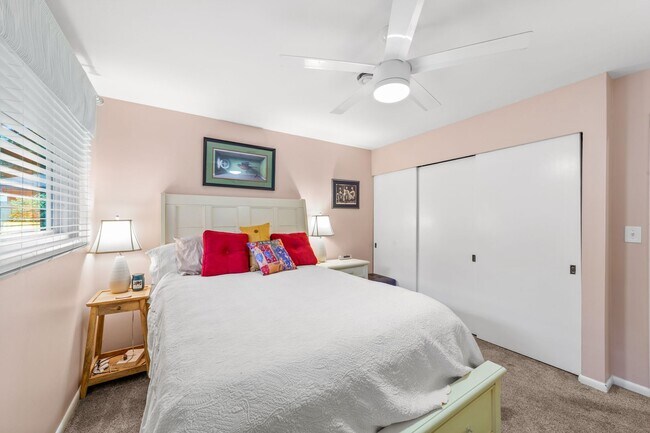 Building Photo - Fantastic 4-Bedroom with Updated Kitchen &...