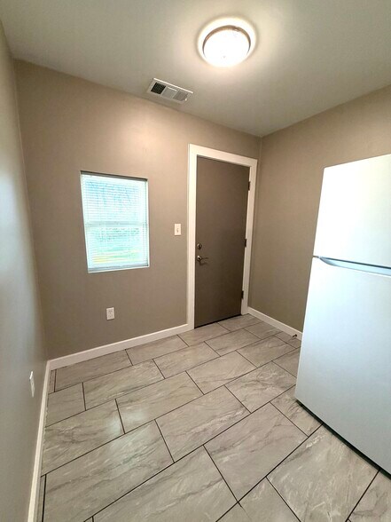 Building Photo - 2248 Areba St