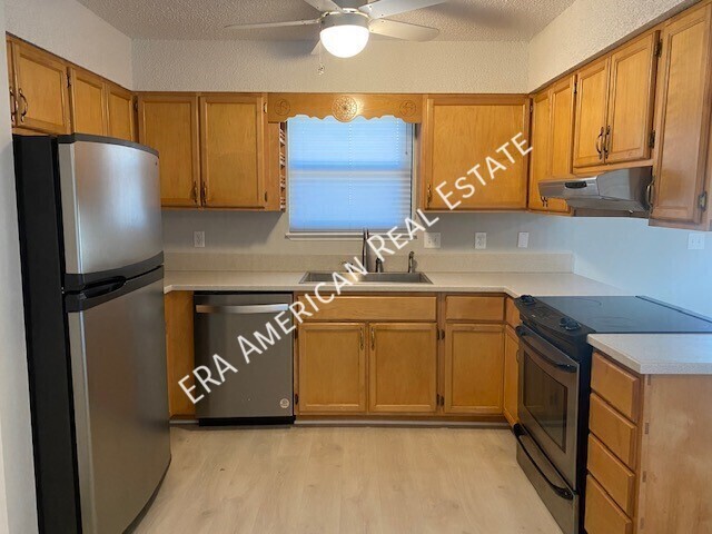 Building Photo - $500 off 1st full month of rent!