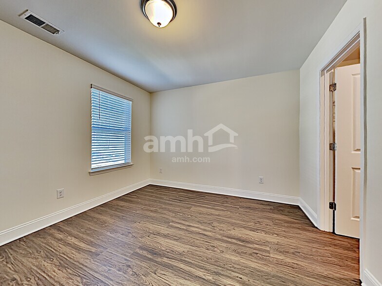 Building Photo - 161 Sweetgum Drive