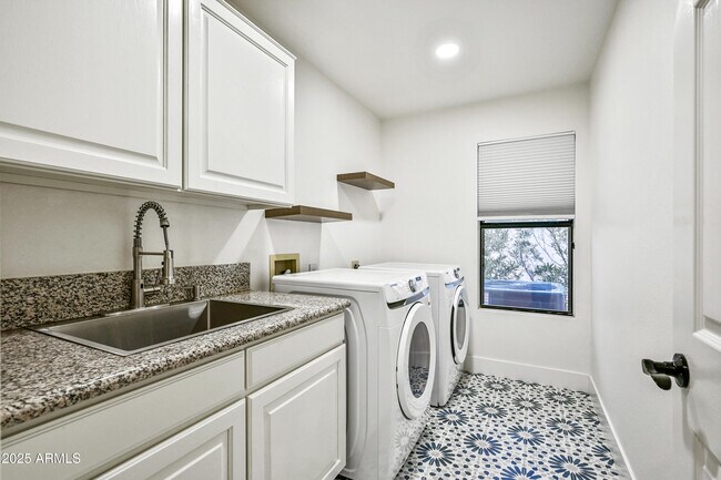 Building Photo - 12810 E Yucca St