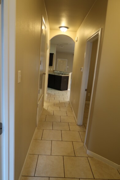 Building Photo - 1209 Vanguard Ln