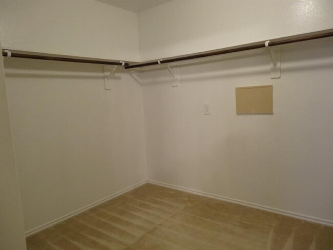 Building Photo - 4418 Windmill Run Dr