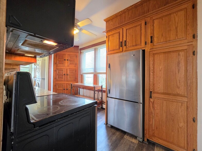 Building Photo - 712 S Broad St