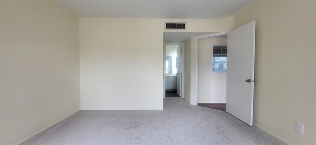 Building Photo - 2822 S Bartell Dr