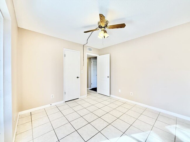 Building Photo - 12472 Monarch Cir