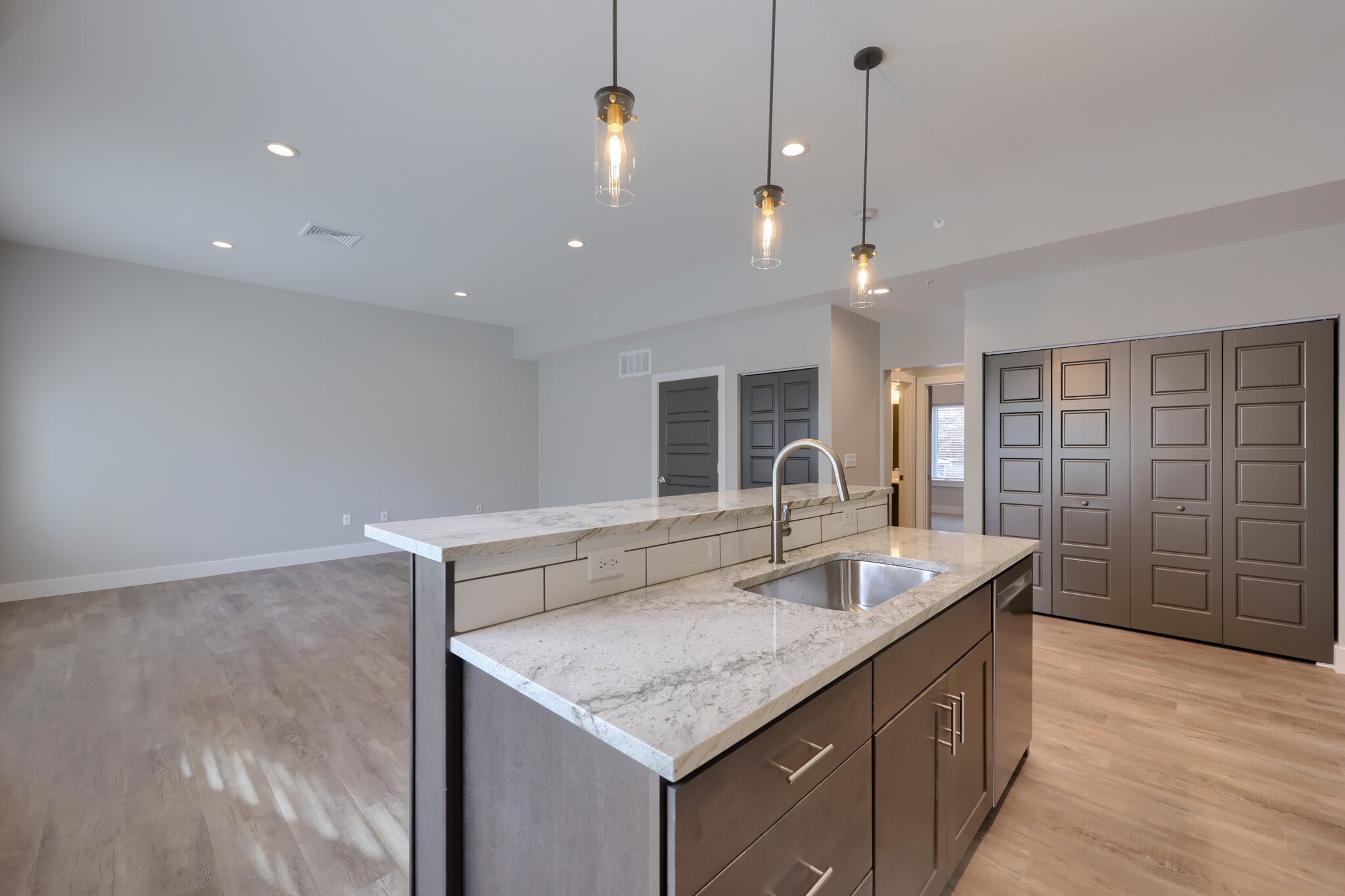 Building Photo - 117 W Main St