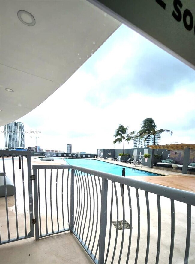 Building Photo - 1750 N Bayshore Dr