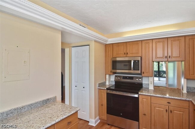 Building Photo - 4295 Island Cir