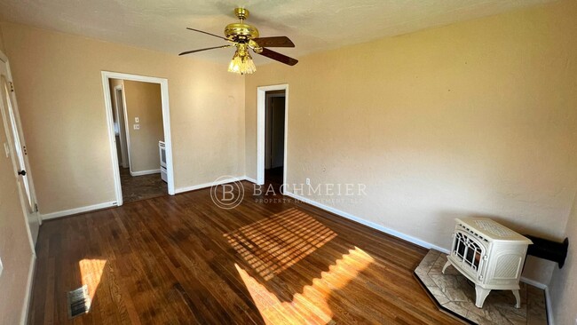 Building Photo - Comfortable home in NW Pendleton