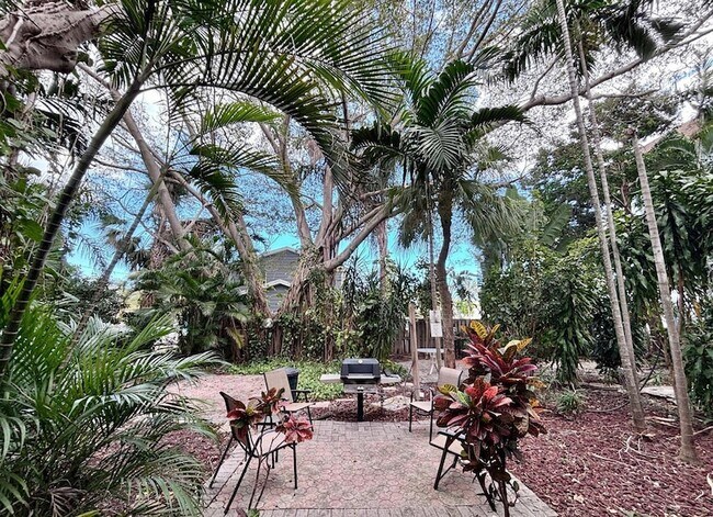 Building Photo - 1407 NE 56th St