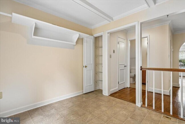 Building Photo - 5834 Waterdale Ct