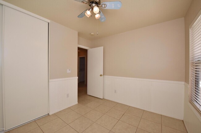 Building Photo - 8843 E Pampa Ave