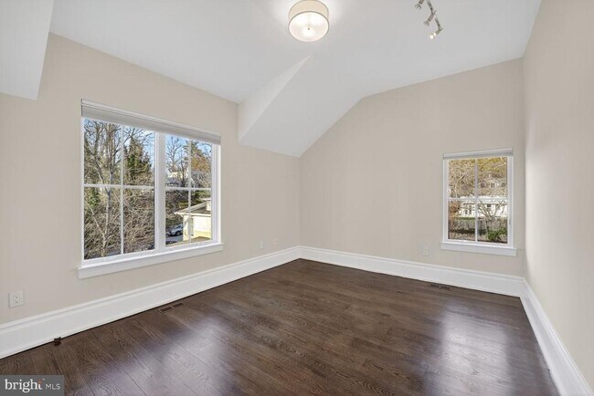 Building Photo - 4964 Eskridge Terrace NW