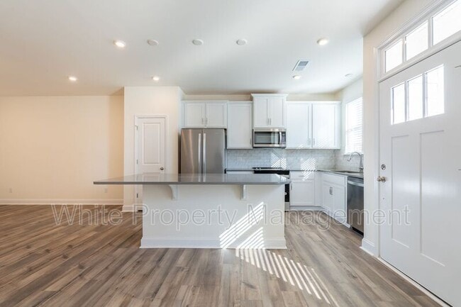 Building Photo - 1556 Cedar Tree Dr