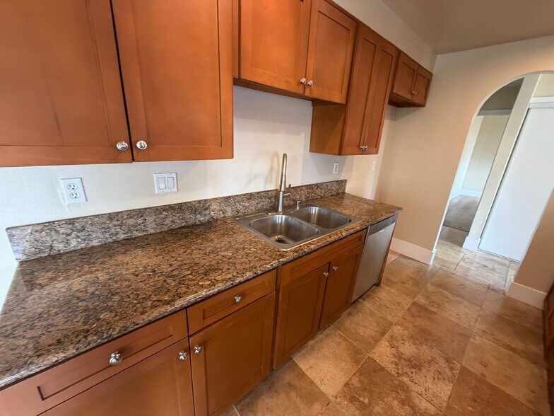 Building Photo - 1760 Temple Ave