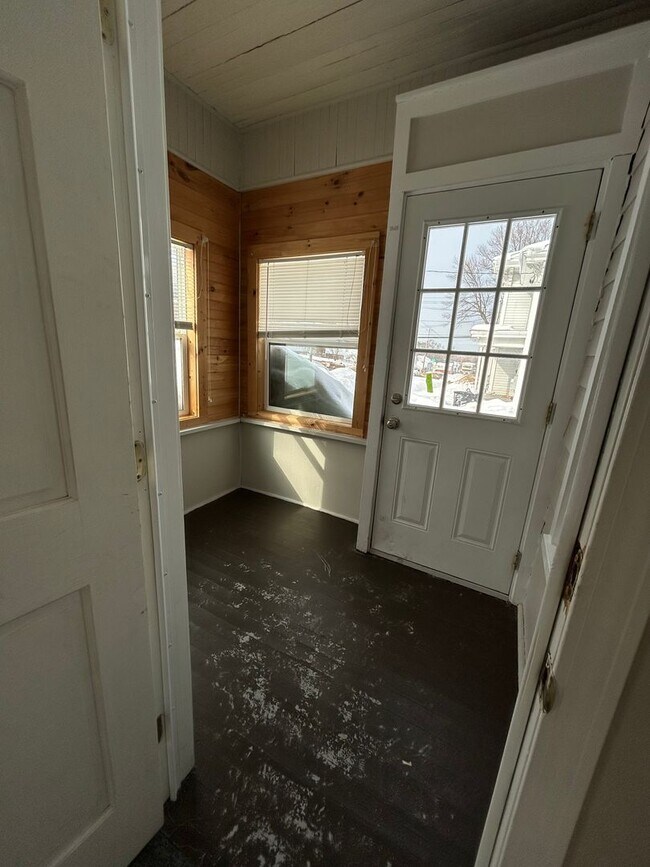 Building Photo - 7 S 4th St