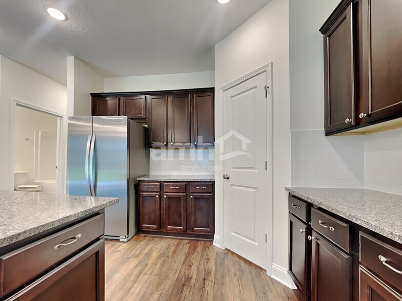 Building Photo - 371 Banyan Frst Dr