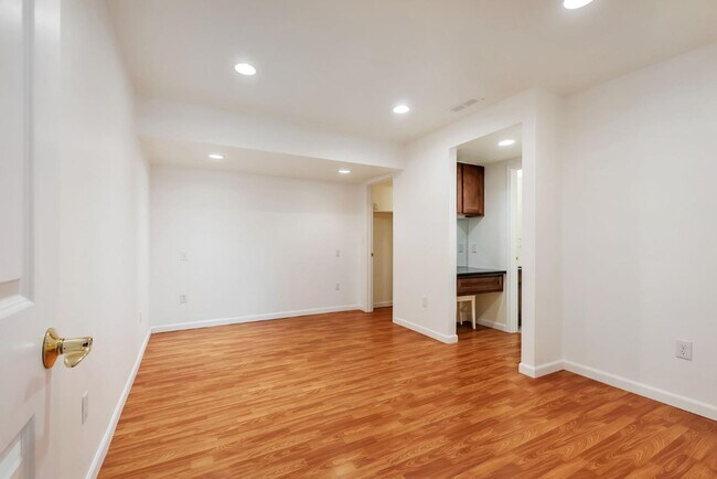 Building Photo - 17 Muth Dr