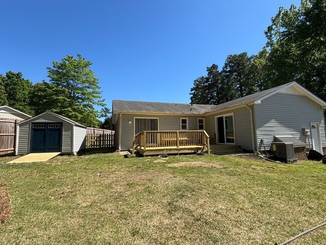 Building Photo - Renovated 3-bedroom convenient to major highways
