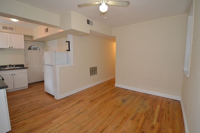 Building Photo - 632 W Oakdale Ave