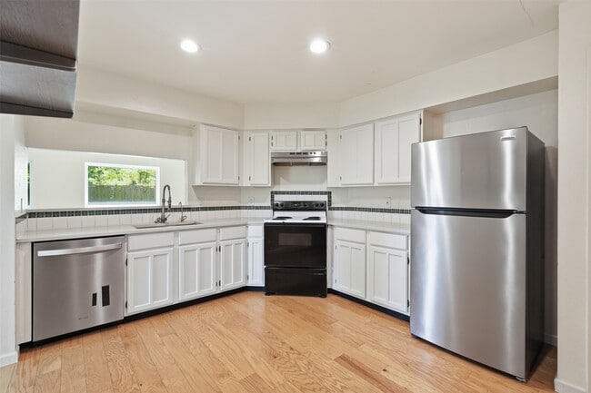 Building Photo - 214 Glen Haven Ct