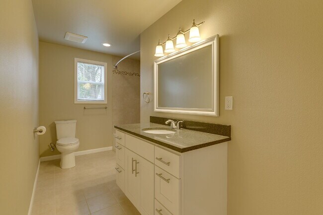 Building Photo - Kirkland Rambler with Central A/C!