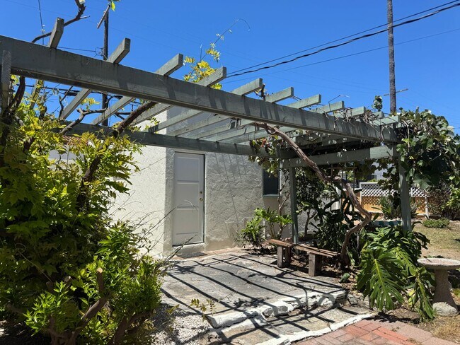 Building Photo - Beautiful 3bd 1ba