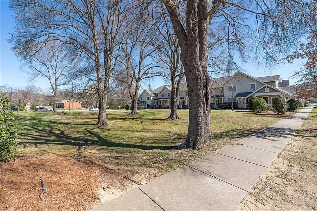 Building Photo - Room in House on Integrity Oaks Dr