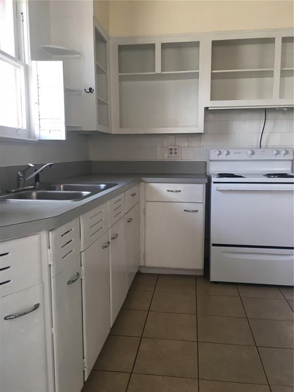 Building Photo - 113 E Vanderbilt St