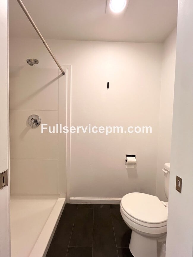 Building Photo - Stylish and Updated Newport Crest Condo
