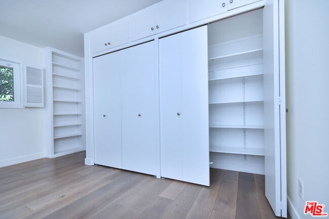 Building Photo - 4678 White Oak Ave