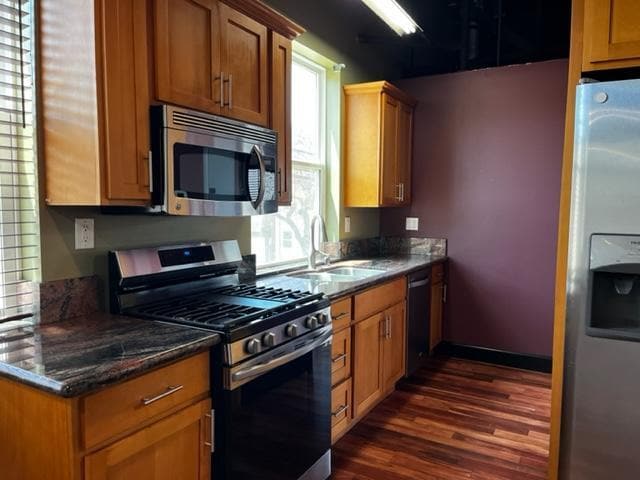 Building Photo - 730 E 3rd St