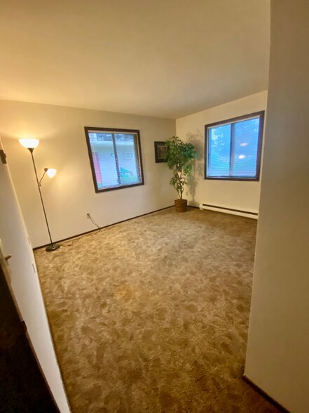 Building Photo - 1712 S 115 Ct