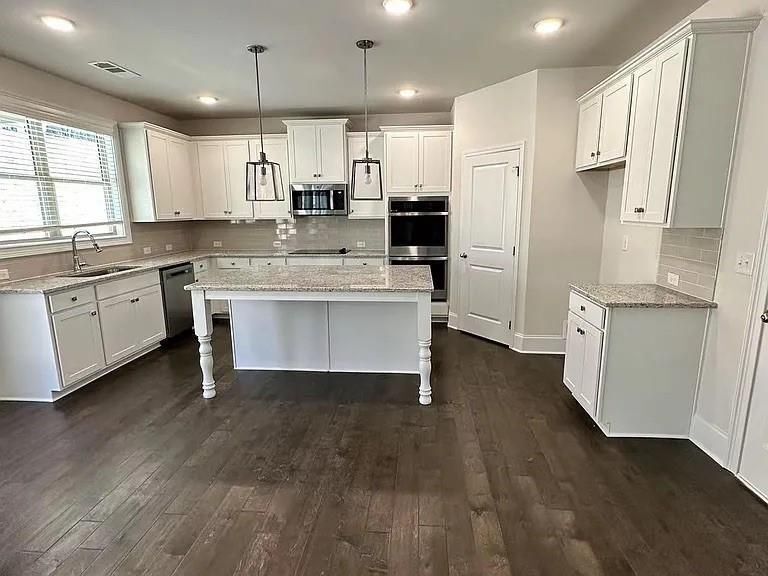 Building Photo - 1850 Silver Crst Wy