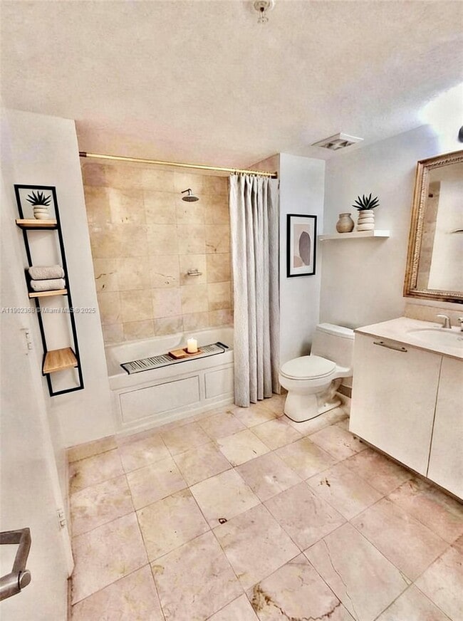 Building Photo - 1800 N Bayshore Dr