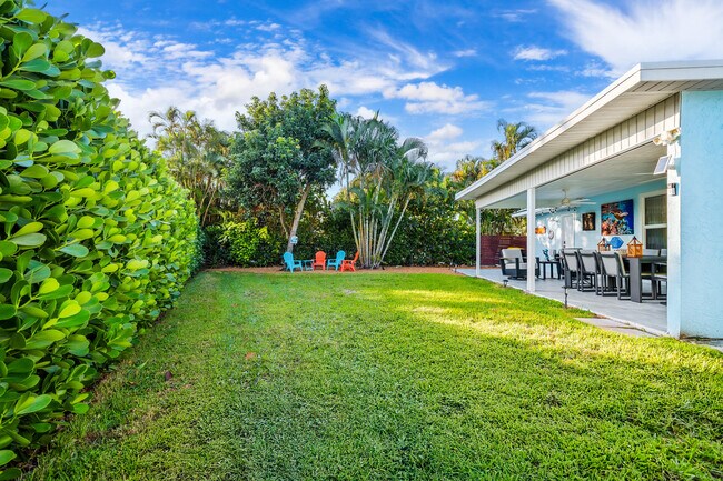 Building Photo - 9165 SE Yacht Club Cir