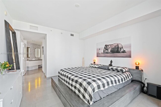 Building Photo - 88 SW 7th St