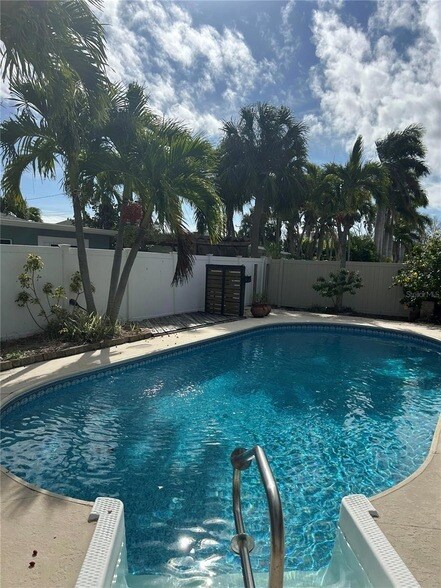 Building Photo - 717 Sunset Cove