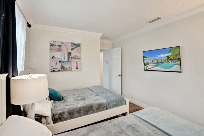 Building Photo - 5415 Harrison St