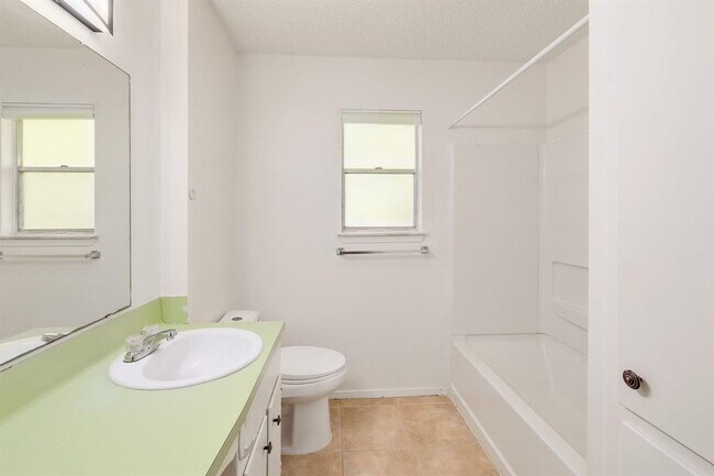 Building Photo - 509 Cedar Dr