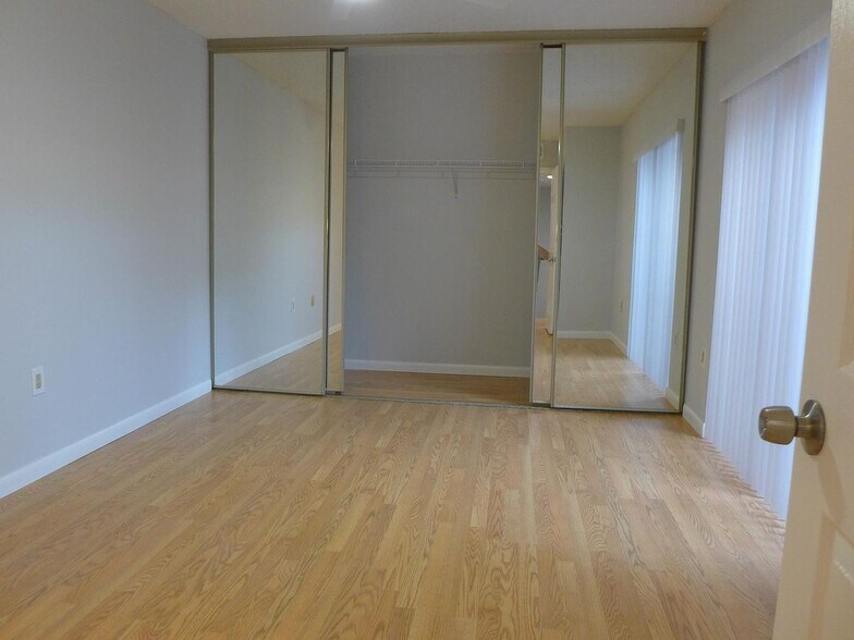 Building Photo - 2708 12th Ct