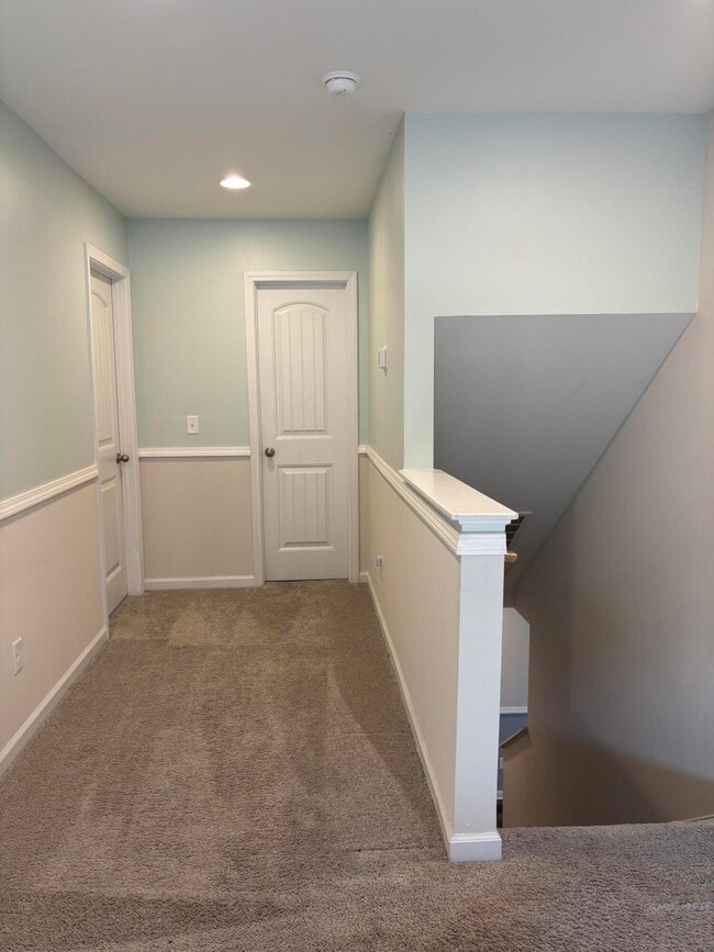 Building Photo - 335 Niblick Dr