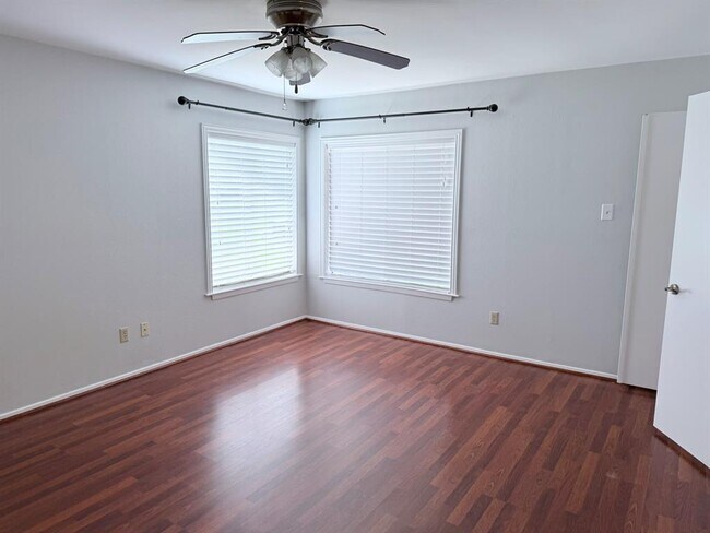 Building Photo - 11633 Village Pl Dr