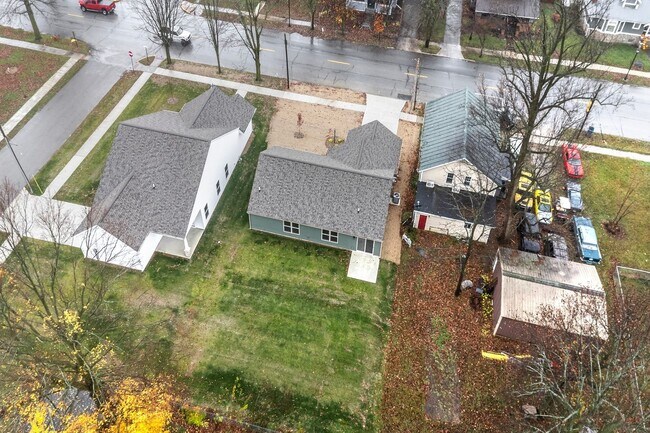 Building Photo - New Build w/ Attached Garage and Tons of Space
