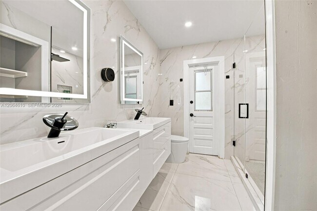 Building Photo - 821 Ramblewood Dr